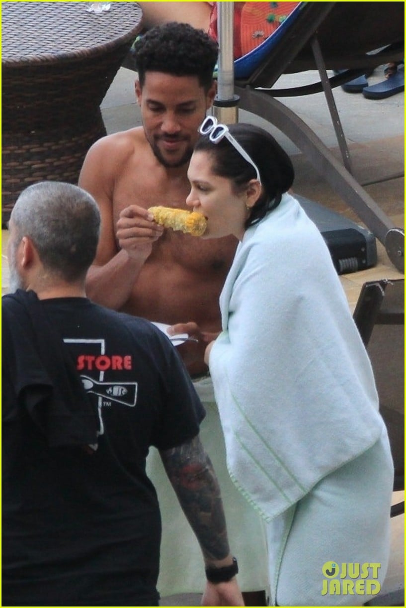 jessie j vacations with chanan colman vacation in rio 244814171