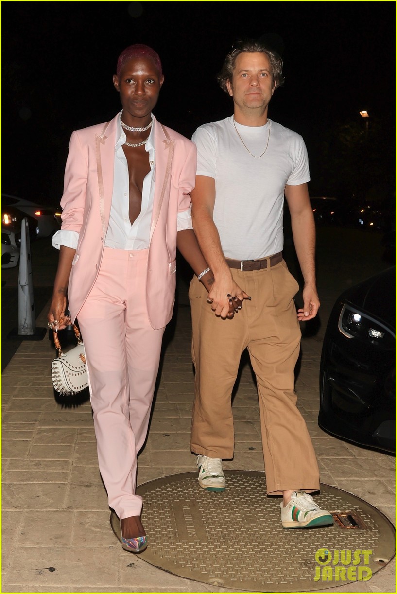 Joshua Jackson & Jodie TurnerSmith Hold Hands on Date Night in Malibu