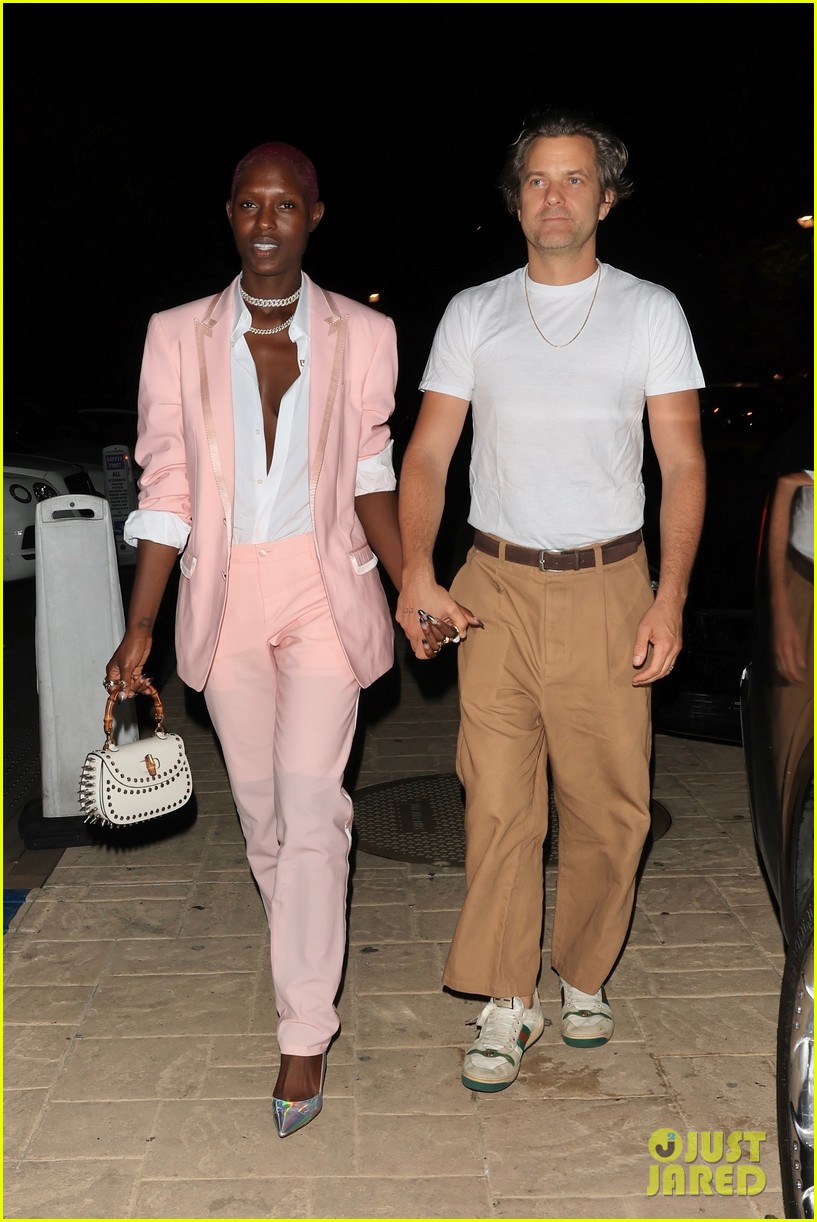 Joshua Jackson & Jodie TurnerSmith Hold Hands on Date Night in Malibu