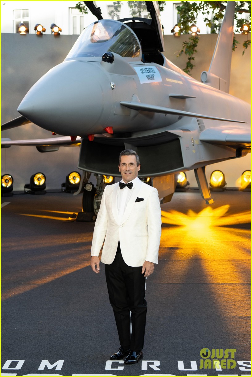 Jon Hamm Took A Pay Cut So 'Confess, Fletch' Could Complete Filming