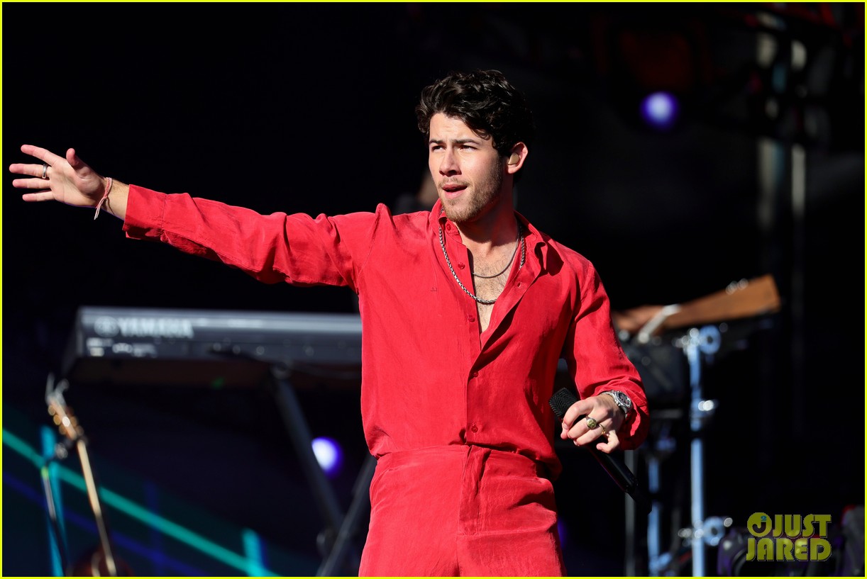 Nick, Joe, & Kevin Jonas Rock the Stage at Global Citizen Festival 2022 with Host Priyanka