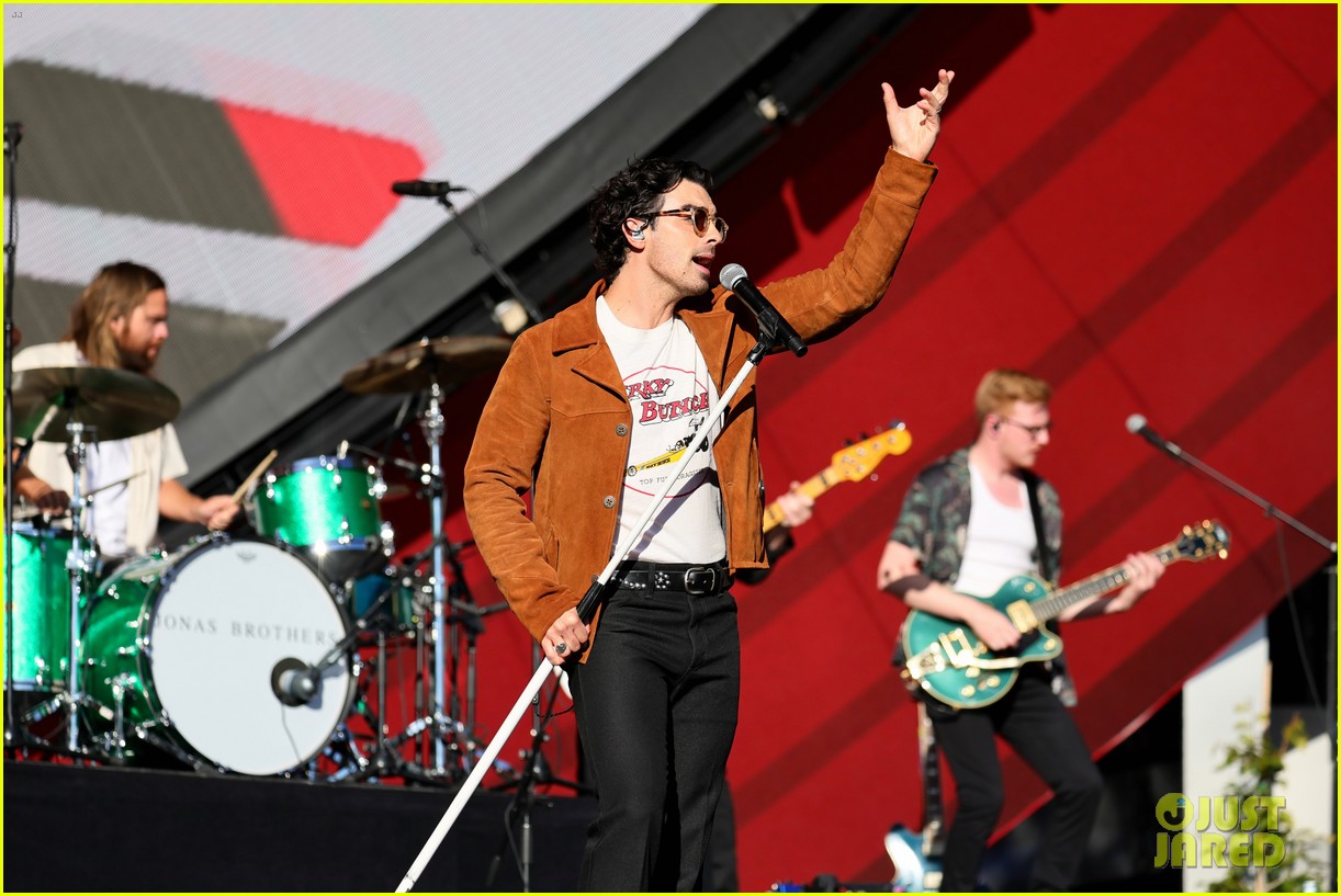 Nick, Joe, & Kevin Jonas Rock the Stage at Global Citizen Festival 2022 with Host Priyanka
