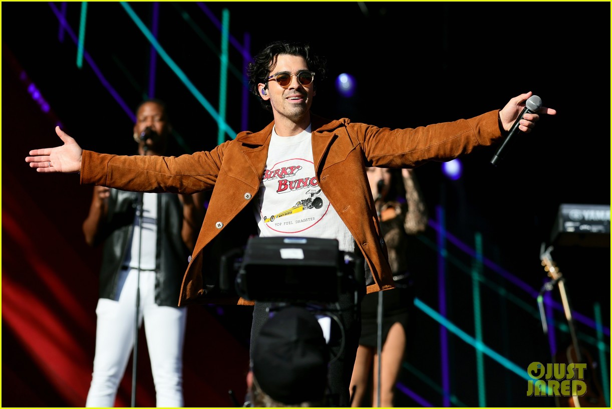 Nick, Joe, & Kevin Jonas Rock the Stage at Global Citizen Festival 2022 with Host Priyanka