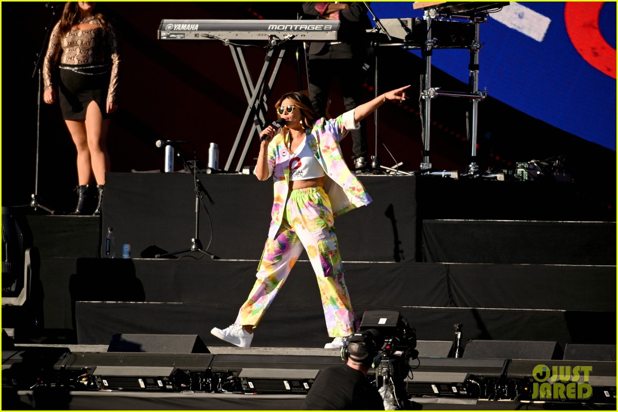 Nick, Joe, & Kevin Jonas Rock the Stage at Global Citizen Festival 2022 with Host Priyanka
