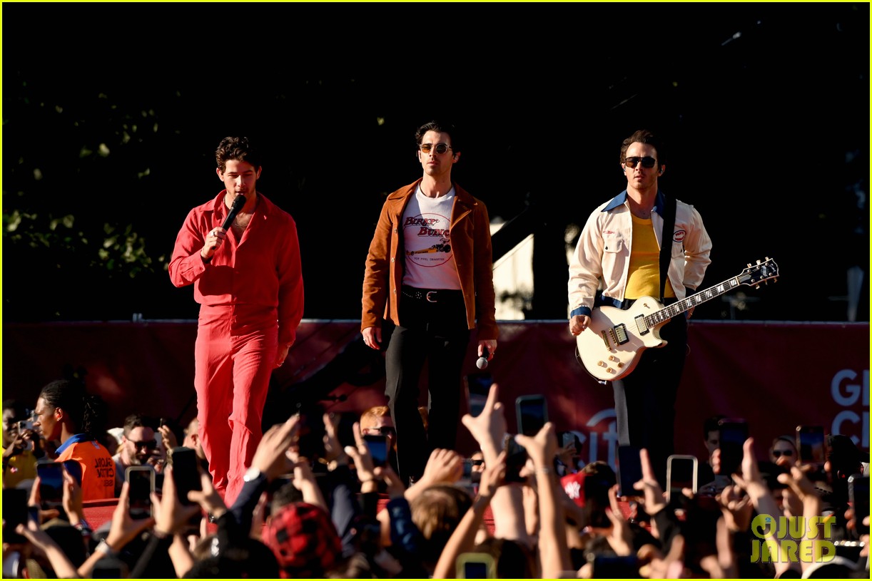 Nick, Joe, & Kevin Jonas Rock the Stage at Global Citizen Festival 2022 with Host Priyanka