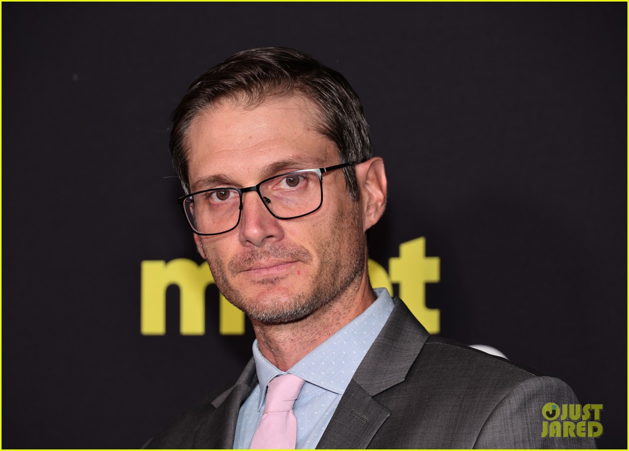 Kaley Cuoco Roasts Pete Davidson For His 'Meet Cute' Premiere Look