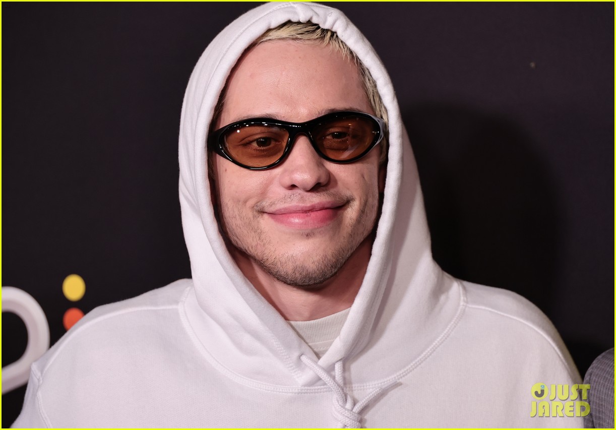 Kaley Cuoco Roasts Pete Davidson For His 'Meet Cute' Premiere Look