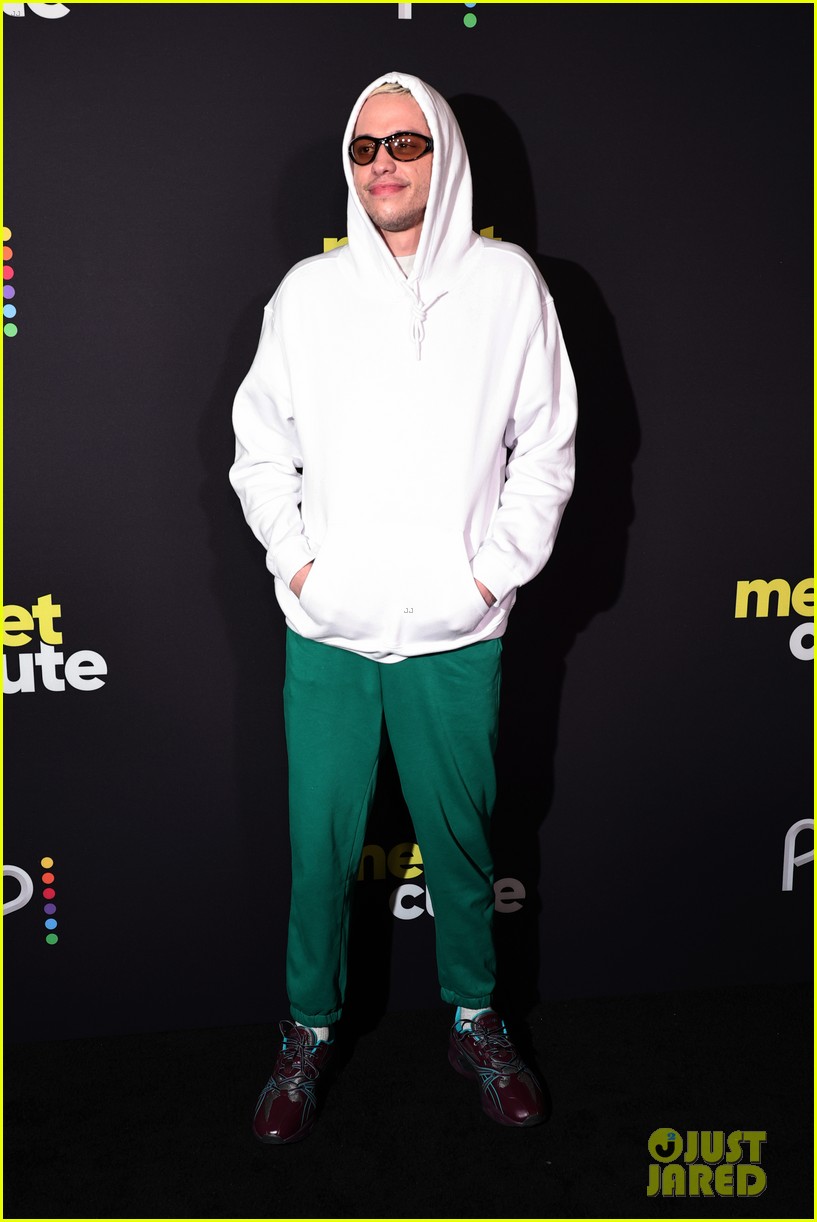 Kaley Cuoco Roasts Pete Davidson For His 'Meet Cute' Premiere Look