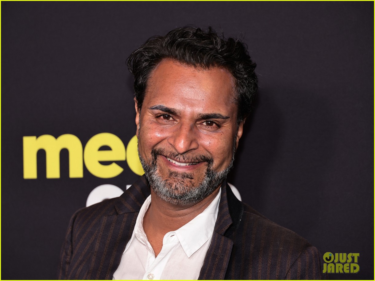 Kaley Cuoco Roasts Pete Davidson For His 'Meet Cute' Premiere Look