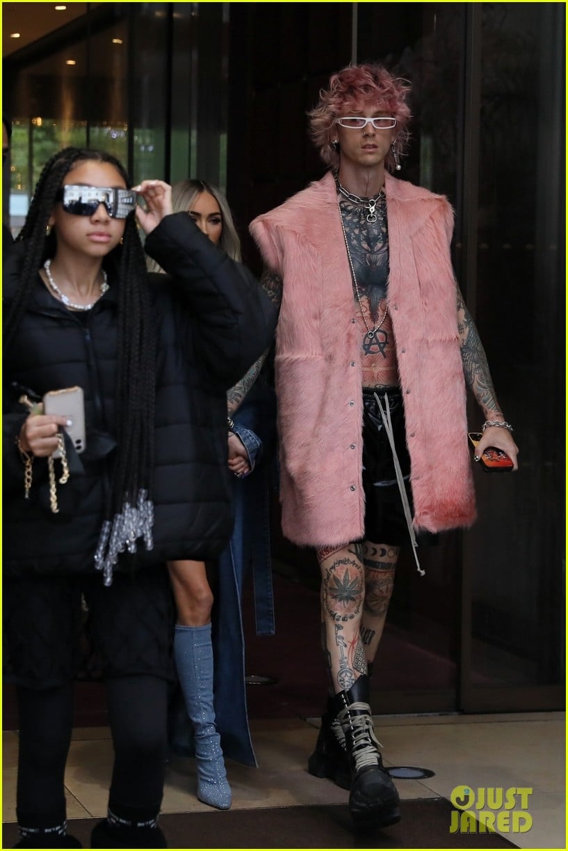 Photo megan fox machine gun kelly paris jean dress 16 Photo 4829497