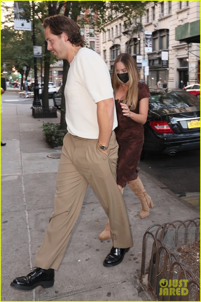 Margot Robbie Husband Tom Ackerley Step Out For Rare Date Night In margot-robbie-husband-tom-ackerley-step-out-for-rare-date-night-in