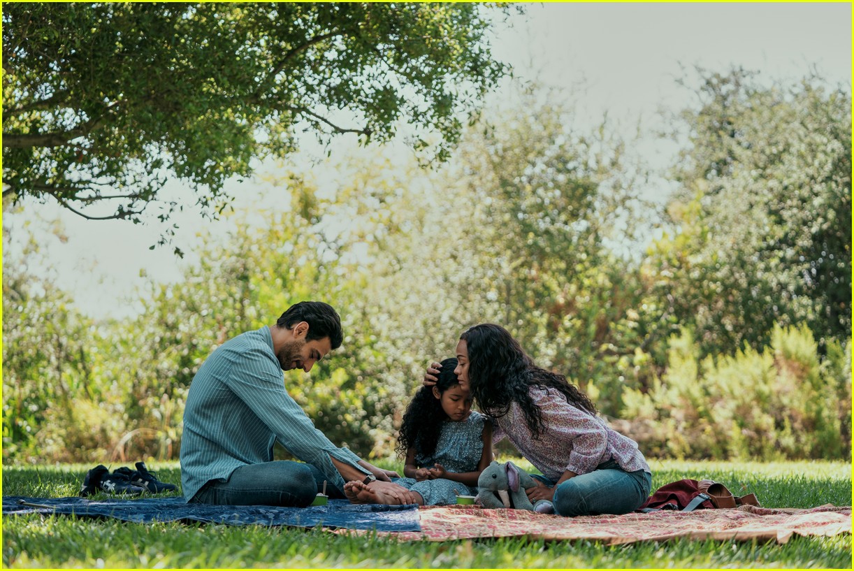 Zoe Saldana's Life Changes Thanks to Love In Netflix's 'From Scratch