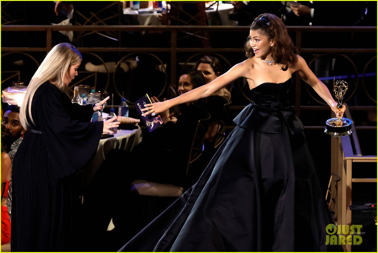 Zendaya Reveals the First Person She Texted After Emmys 2022 Win: Photo