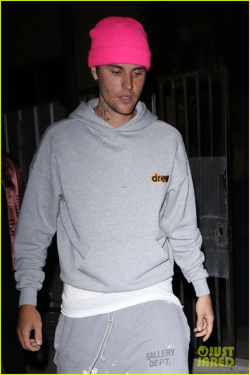 Justin Bieber & Shawn Mendes Went to Church Together During Their