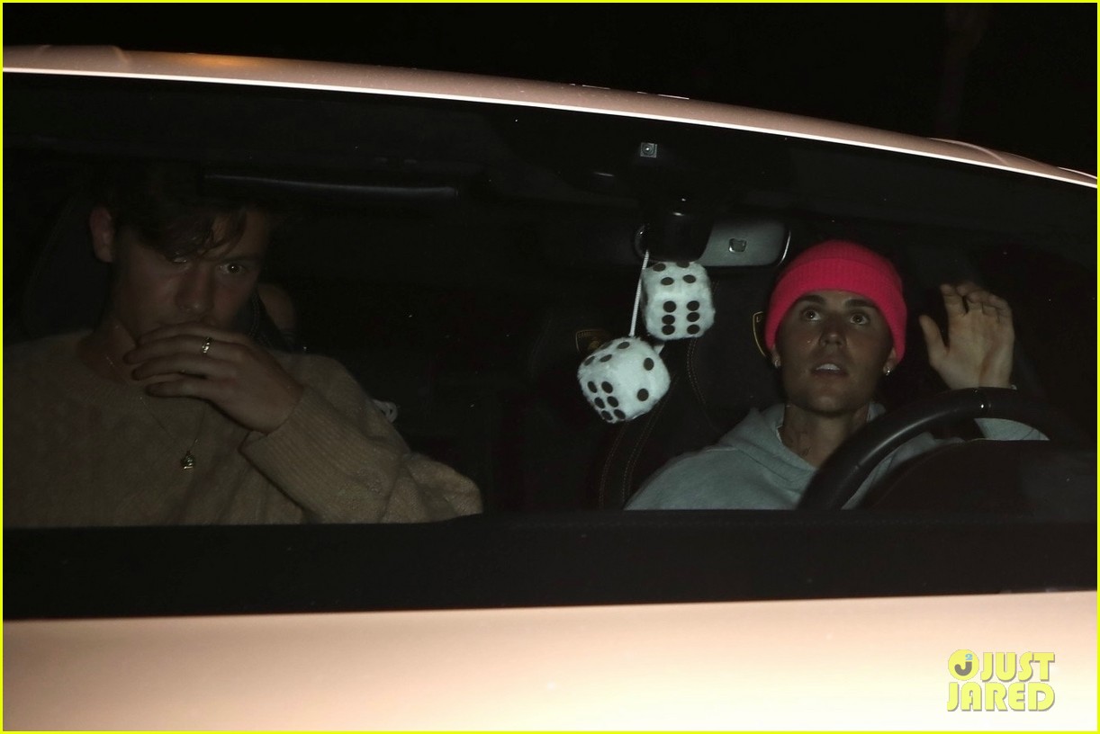 Justin Bieber & Shawn Mendes Went to Church Together During Their