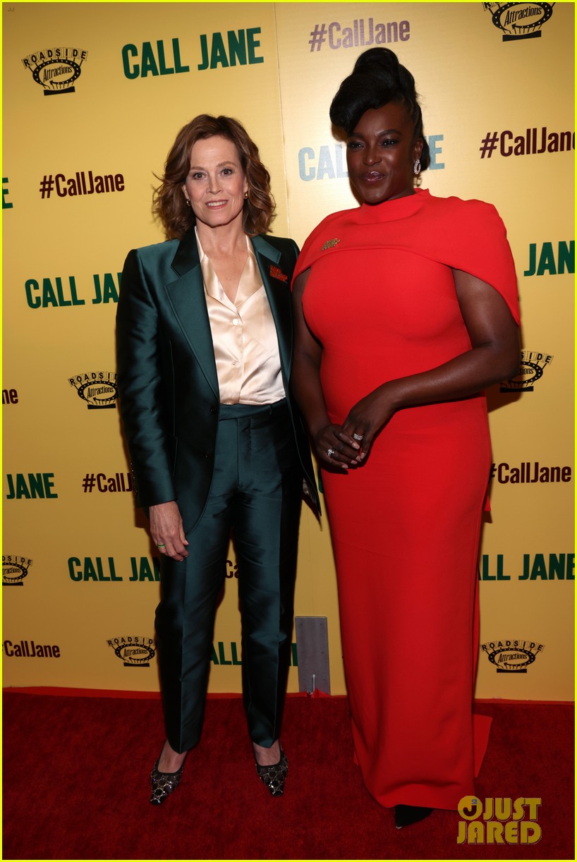 Photo: elizabeth banks sigourney wunmi call jane premiere 02 | Photo