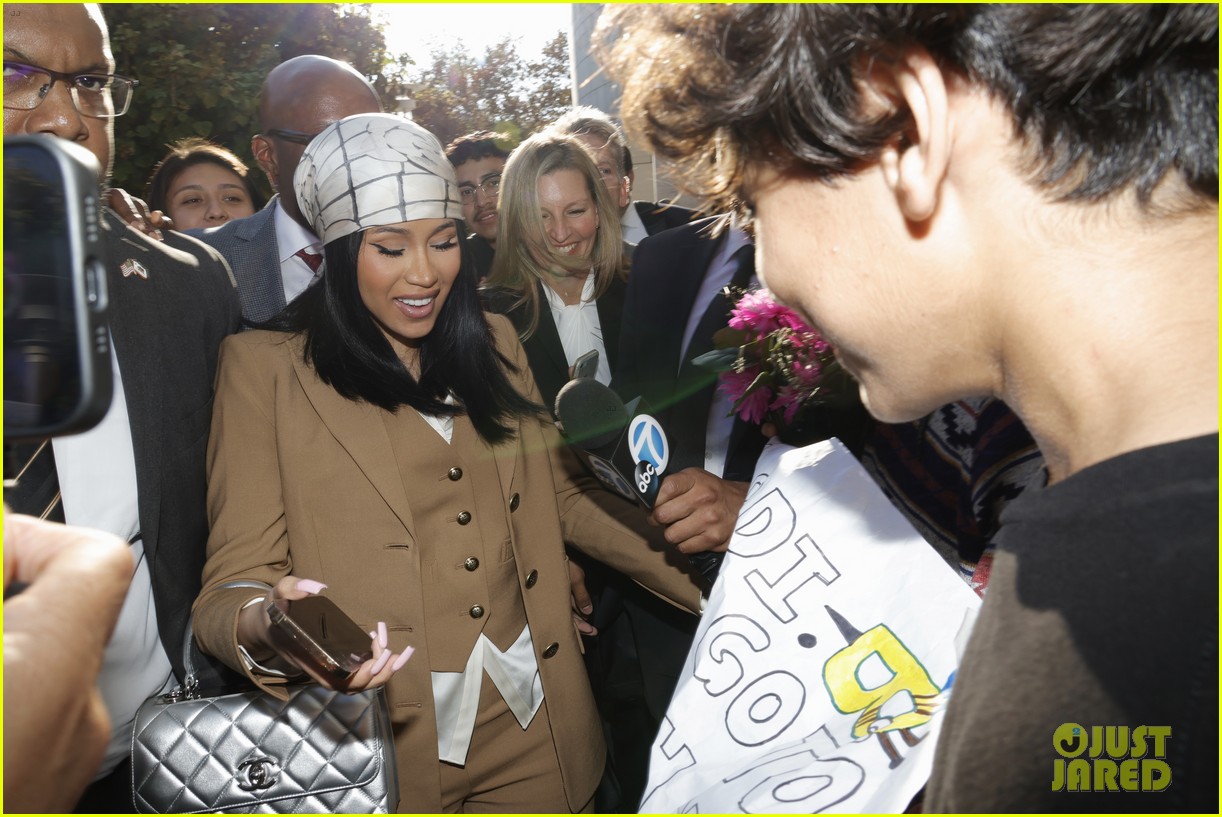 This Vegas Lawsuit Will Leave You Speechless Cardi B Vs Fan - f0h8mn3