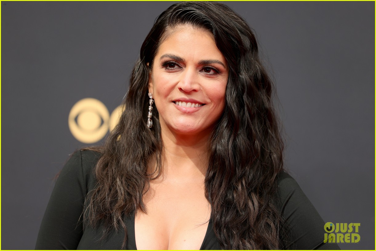 cecily strong absence from snl premiere explained 034831103