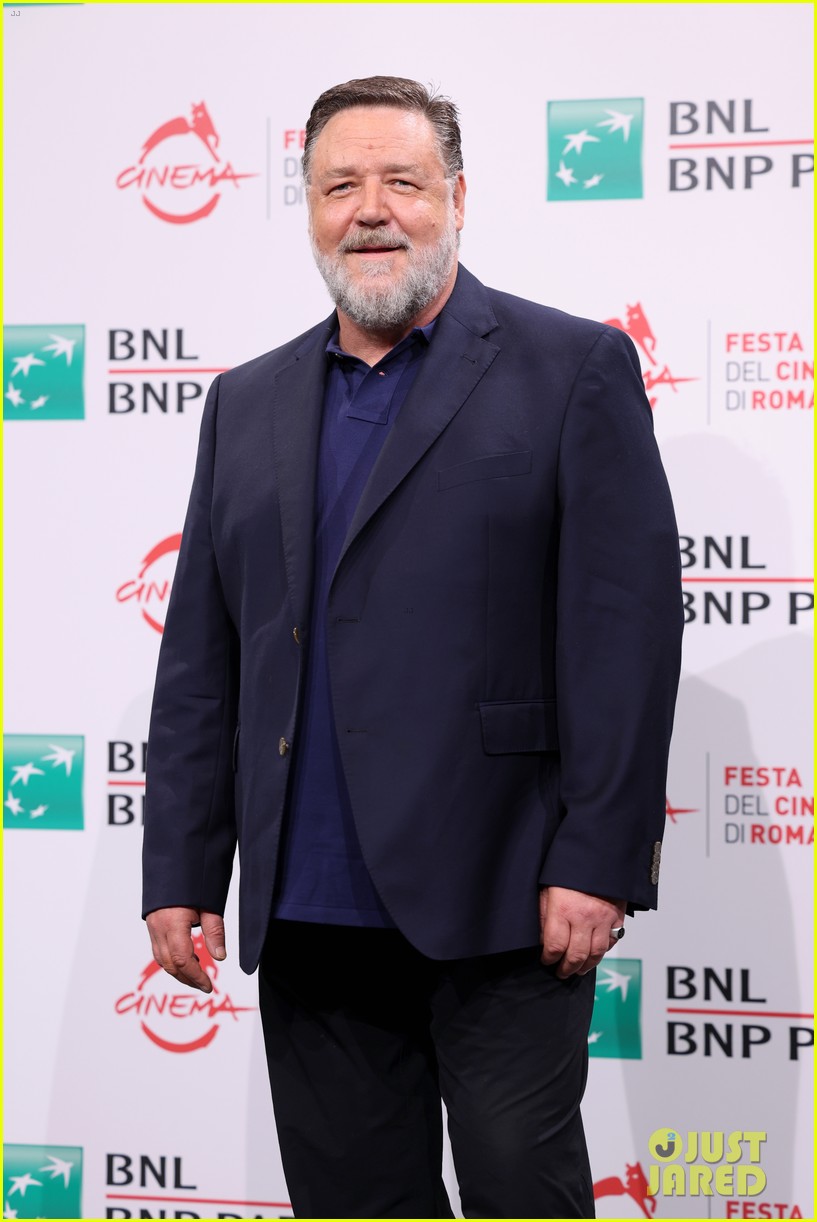 Russell Crowe Girlfriend Britney Theriot Make Red Carpet Debut 