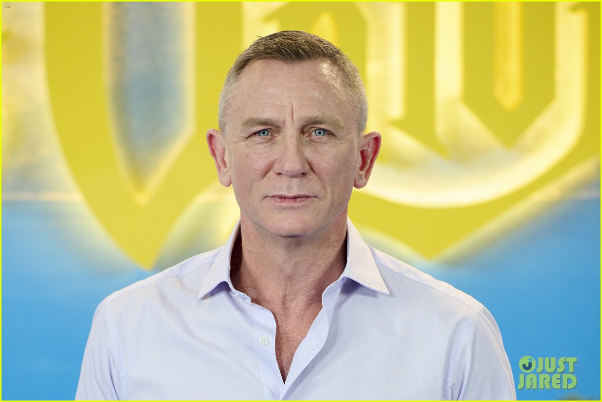 Photo glass onion cast goes to madrid premiere photocall 29 Photo