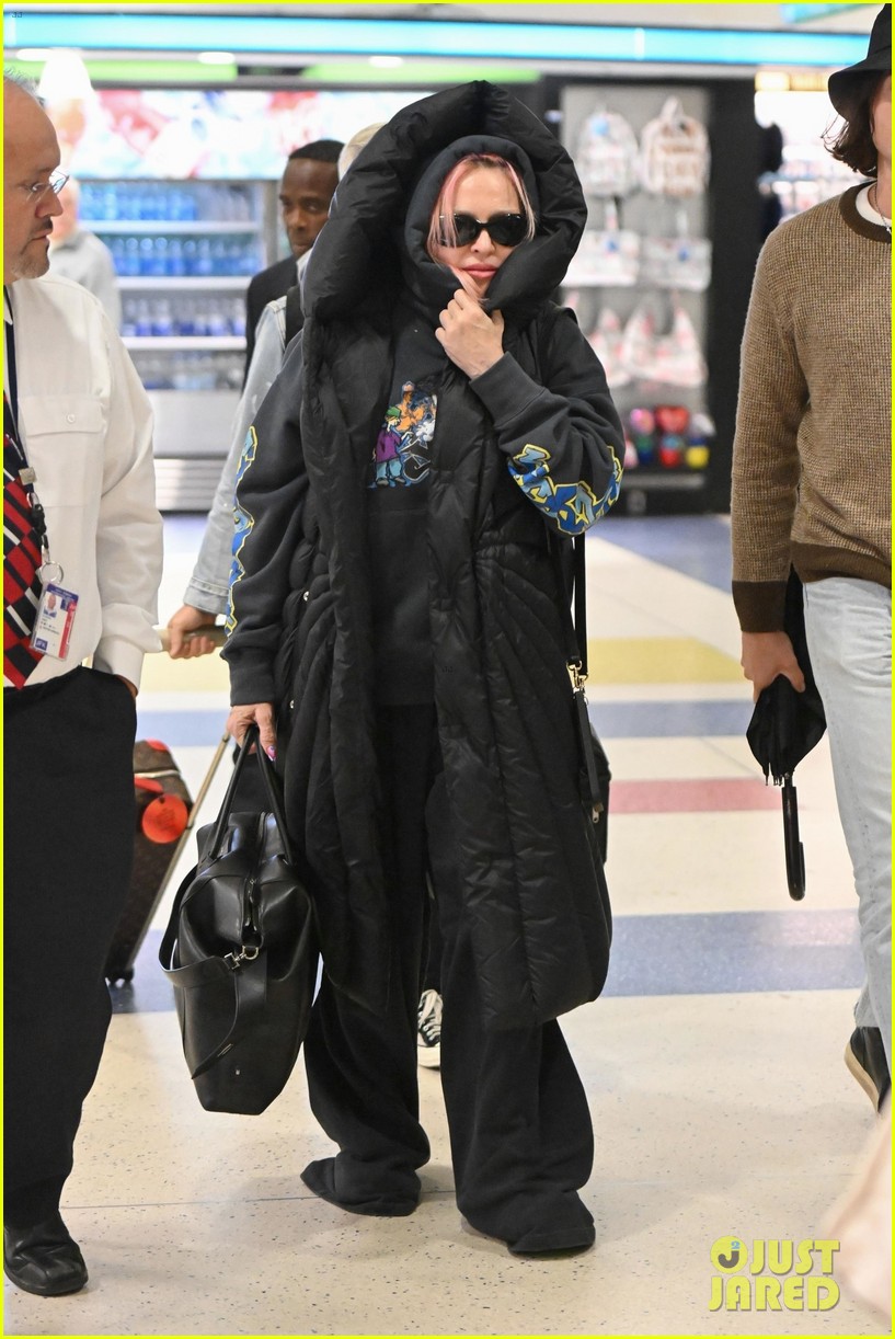 madonna catches flight out of jfk airport 144833031