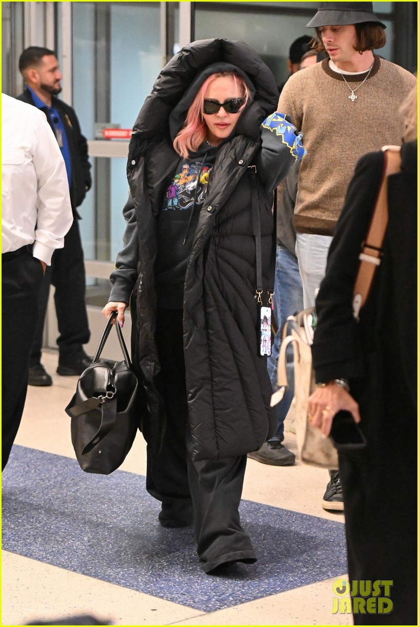madonna catches flight out of jfk airport 154833032