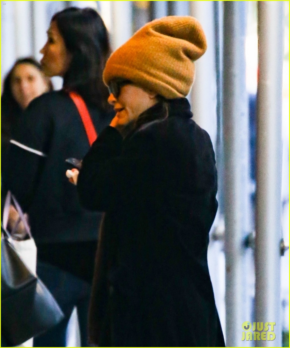mary kate ashley olsen bundle up while leaving their office 024841386