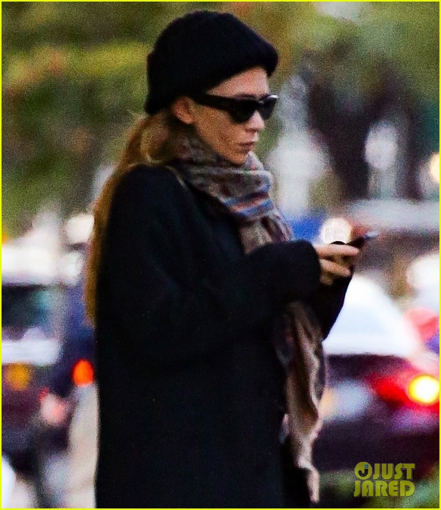 mary kate ashley olsen bundle up while leaving their office 044841388