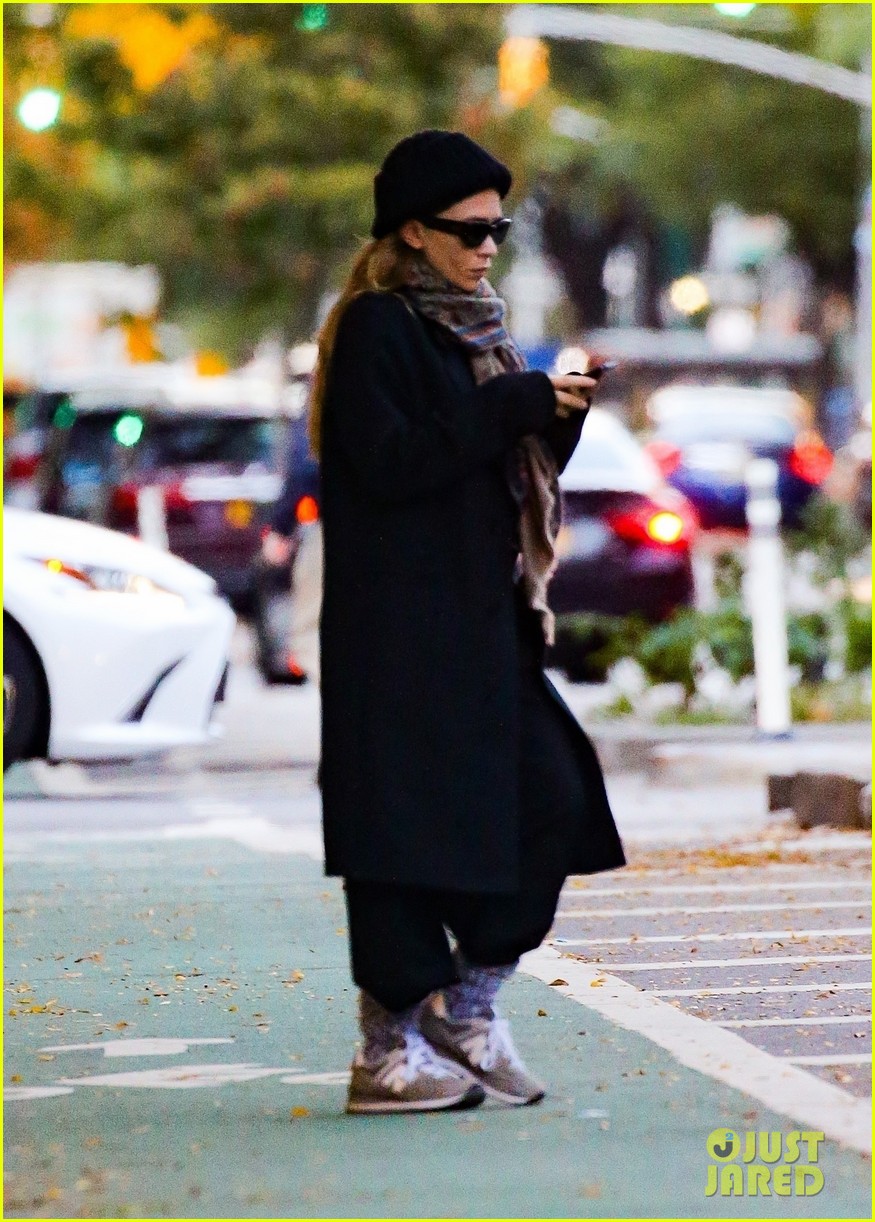 mary kate ashley olsen bundle up while leaving their office 064841390