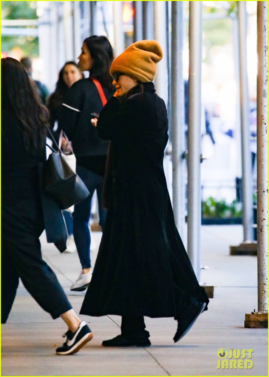 mary kate ashley olsen bundle up while leaving their office 074841391