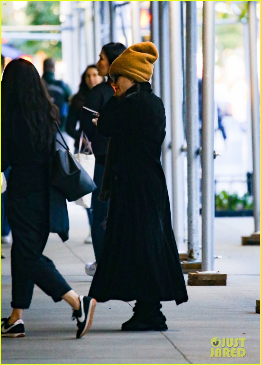 mary kate ashley olsen bundle up while leaving their office 084841392