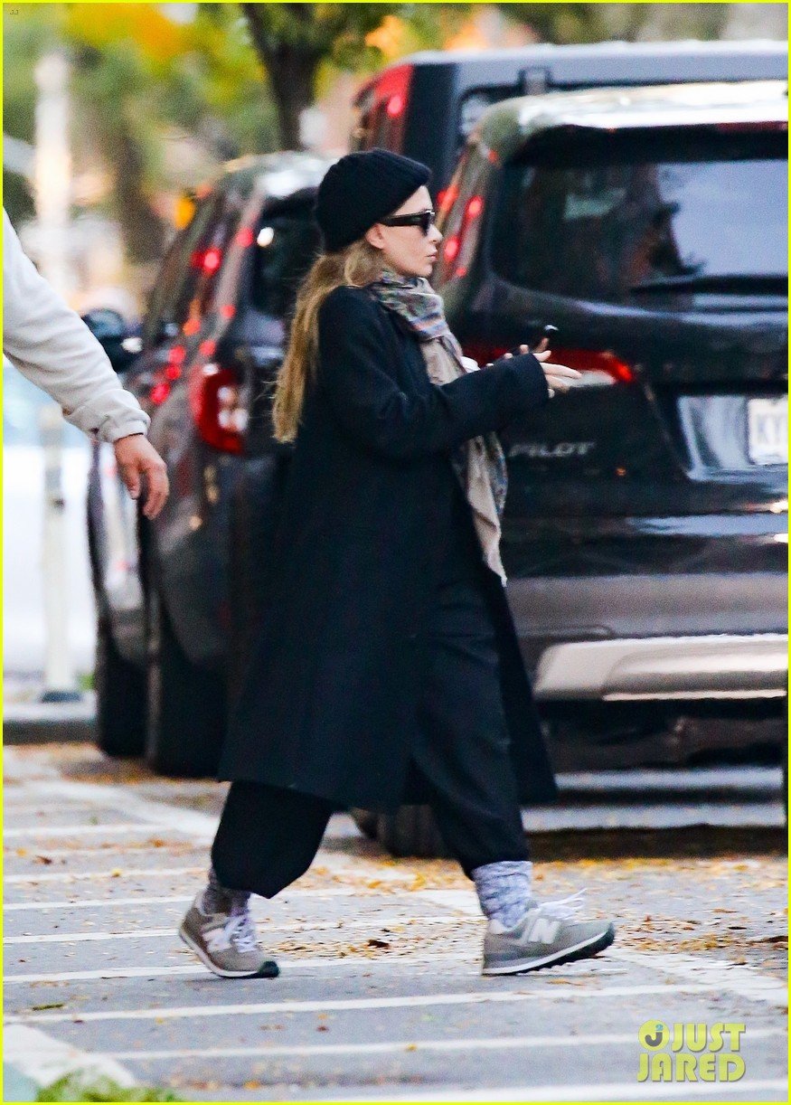 mary kate ashley olsen bundle up while leaving their office 094841393