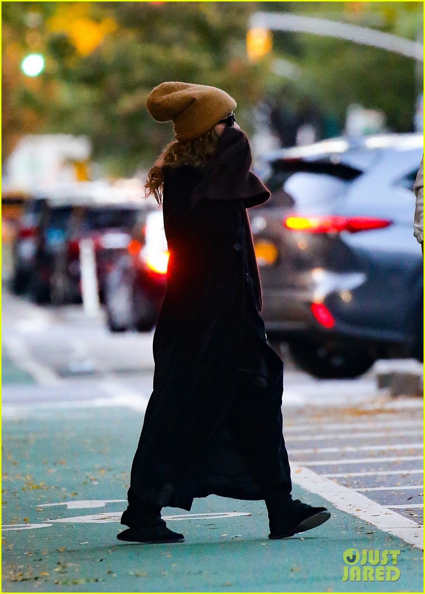 mary kate ashley olsen bundle up while leaving their office 104841394