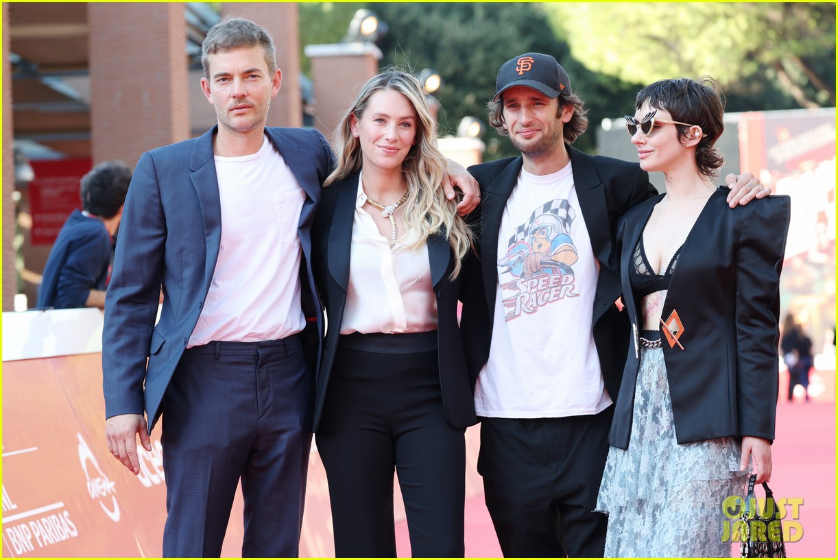 Photo dylan penn hopper penn premiere signs of love in rome 18 Photo