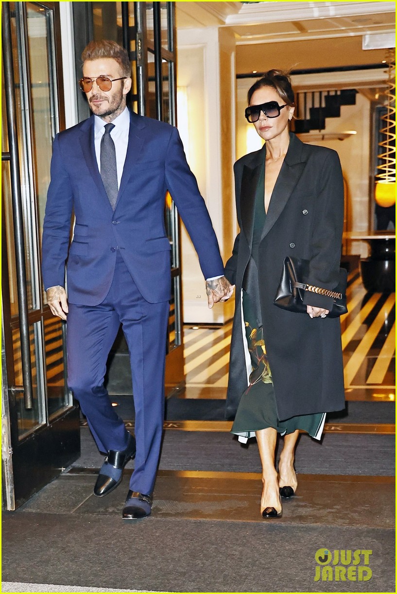 David & Victoria Beckham Hold Hands on Dinner Date in NYC Photo(00)