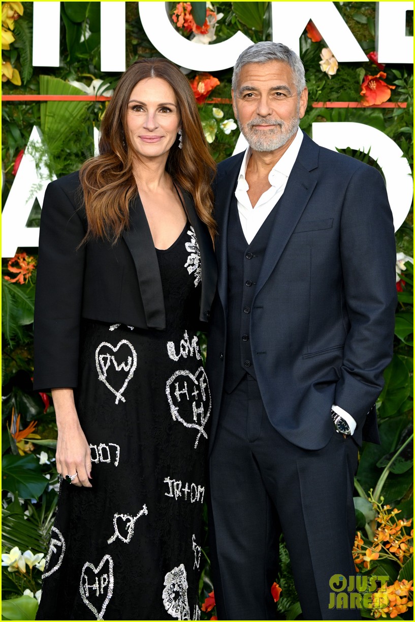 Julia Roberts & Clooney Explain Why They Never Dated, Talk About(01)