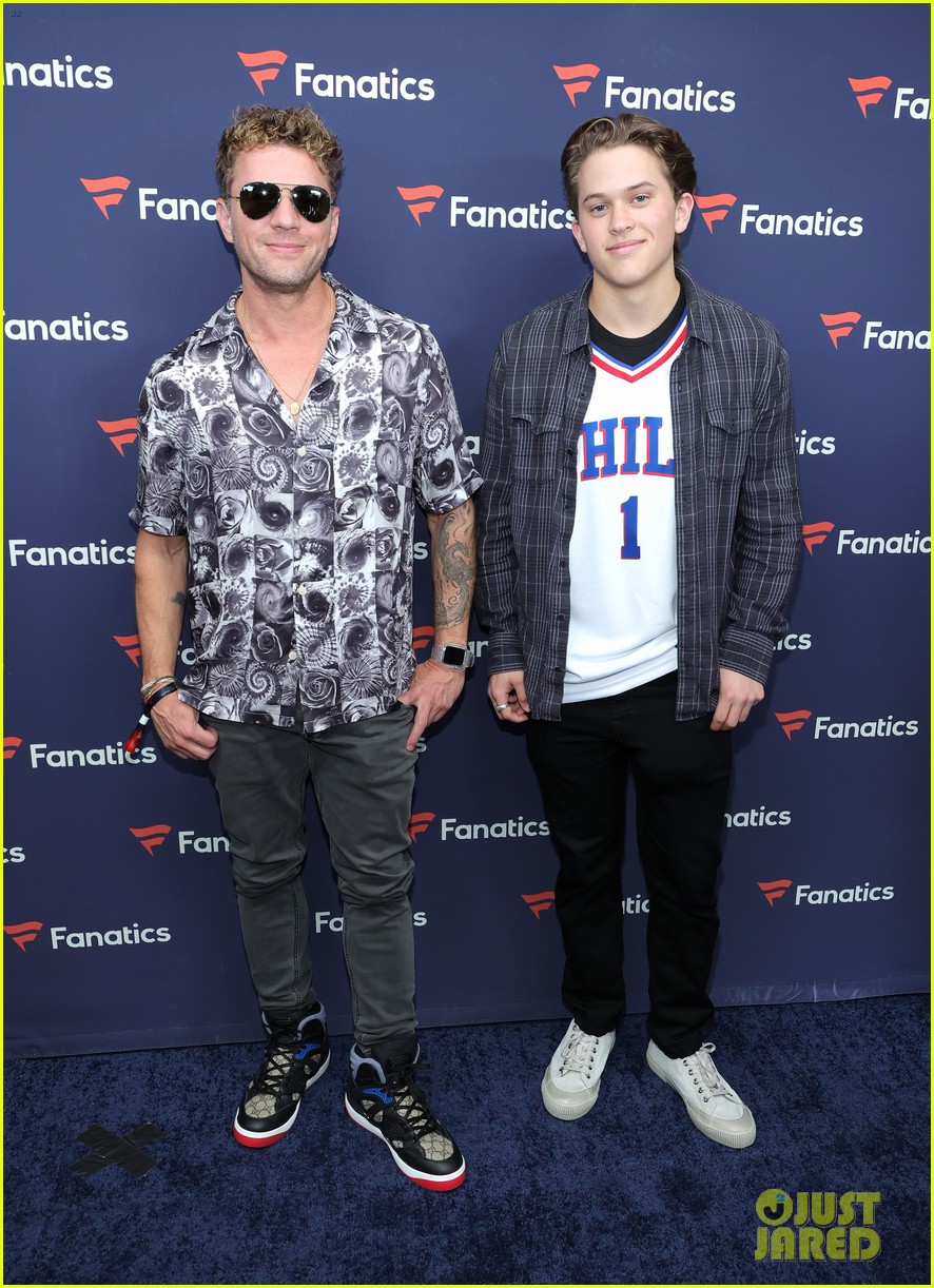 ryan phillippe weighs in on family resemblance 024842075