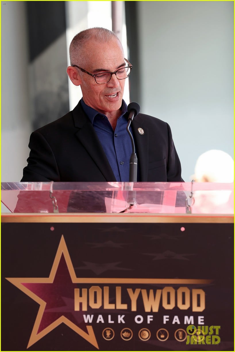 Christina Applegate Explains Why She Was Barefoot at Her Hollywood Walk ...