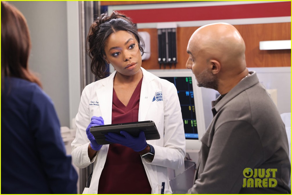 Asjha Cooper Exits 'Chicago Med' After Two Seasons as Vanessa Taylor ...