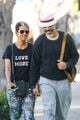 halle berry van hunt hold hands out grocery shopping 01