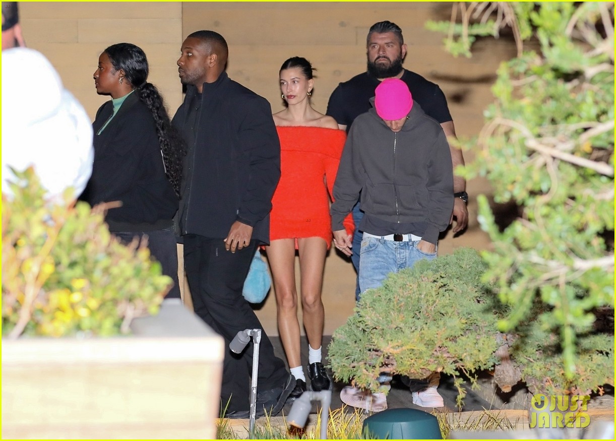 Justin & Hailey Bieber Have a Dinner Date With Kendall Jenner & Justine(02)