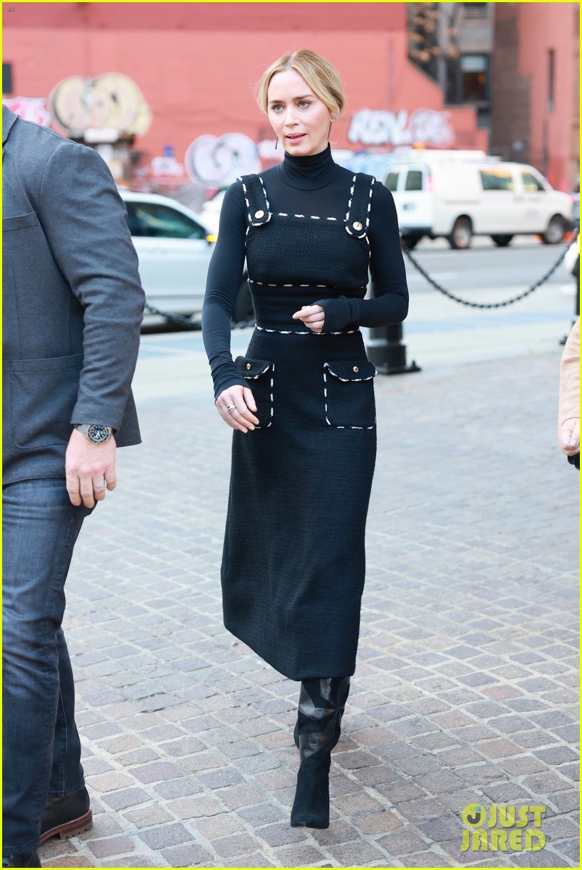 Kosmisch Kantine voorzichtig Emily Blunt Wears 4 Outfits for Press Day, Talks Possible 'Devil Wears Prada'  Sequel: Photo 4854376 | Emily Blunt Photos | Just Jared: Entertainment News