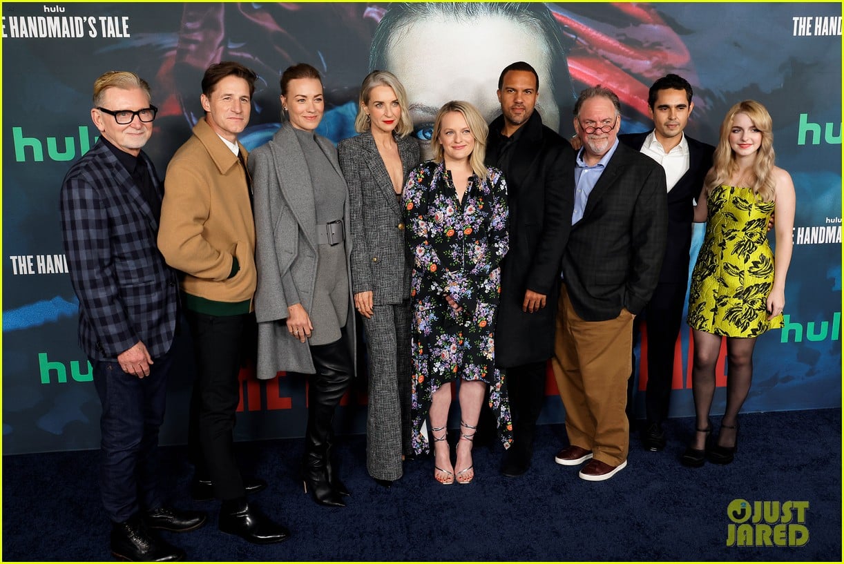 Elisabeth Moss & Yvonne Strahovski Join &lsquo;The Handmaid&rsquo;s Tale&rsquo; Cast at