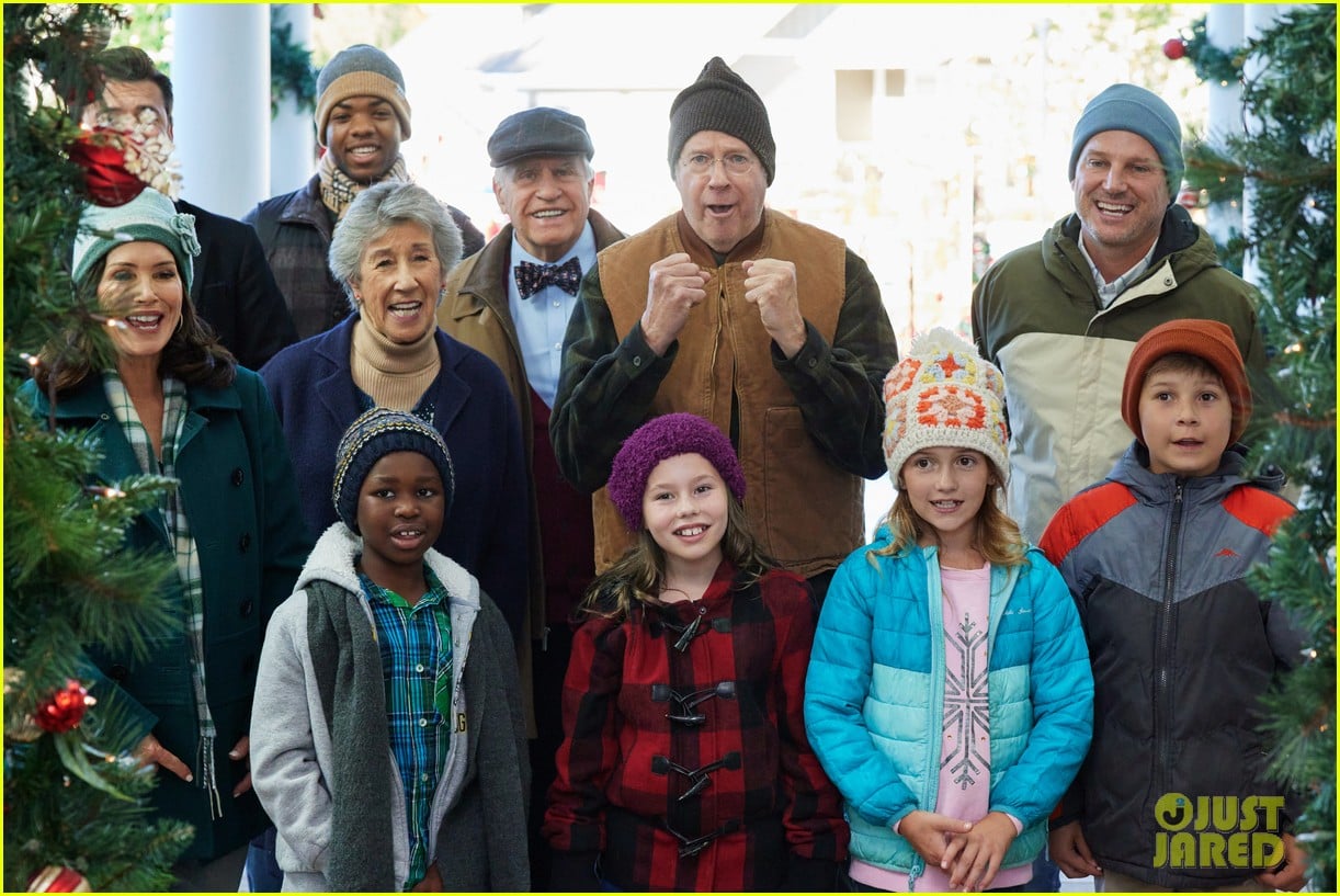 Photo lacey chabert wes brown haul out holly hallmark 14 Photo