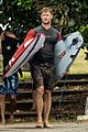 chris hemsworth shirtless after surfing australia 04