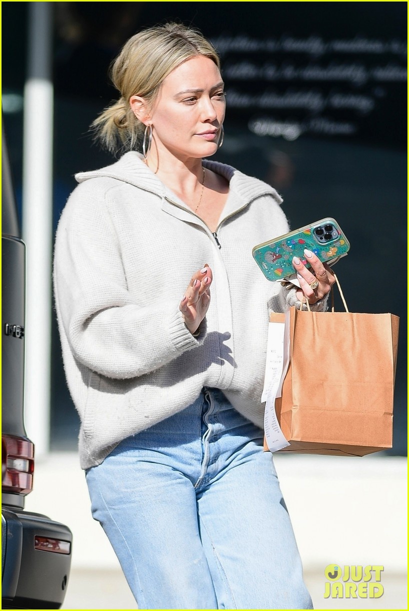 hilary duff steps out los angeles 024859287
