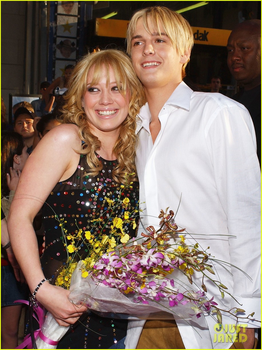 hilary duff responds to aaron carter memoir claims of losing virginity together 024853719