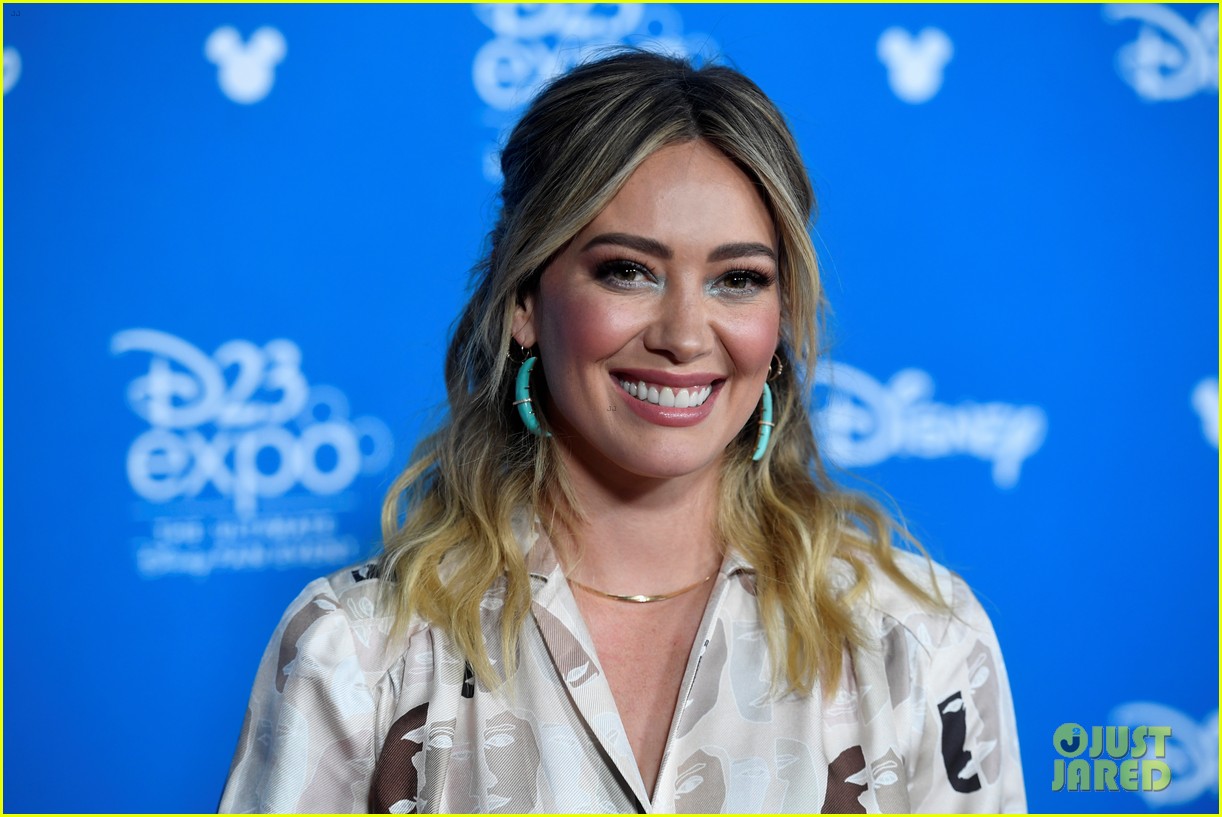 hilary duff responds to aaron carter memoir claims of losing virginity together 074853724