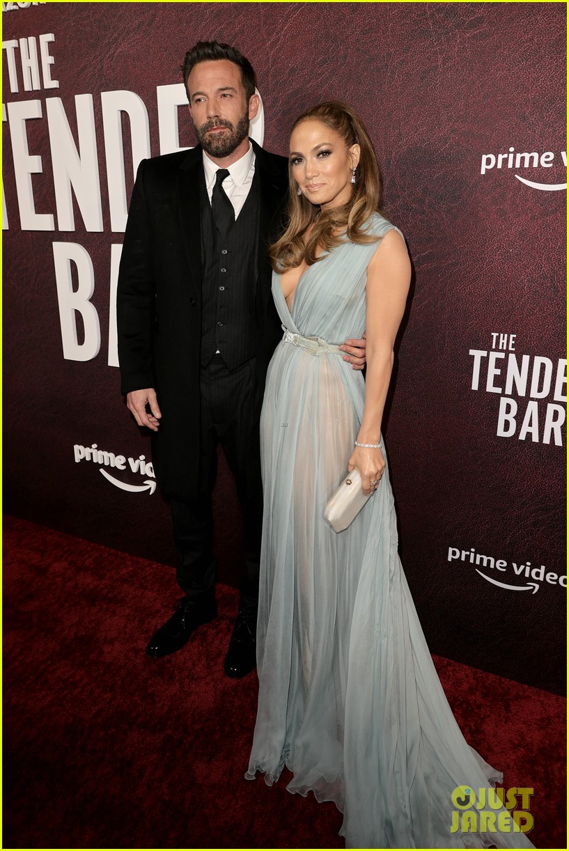 Jennifer Lopez Honors Husband Ben Affleck with Sweet Necklace Photo