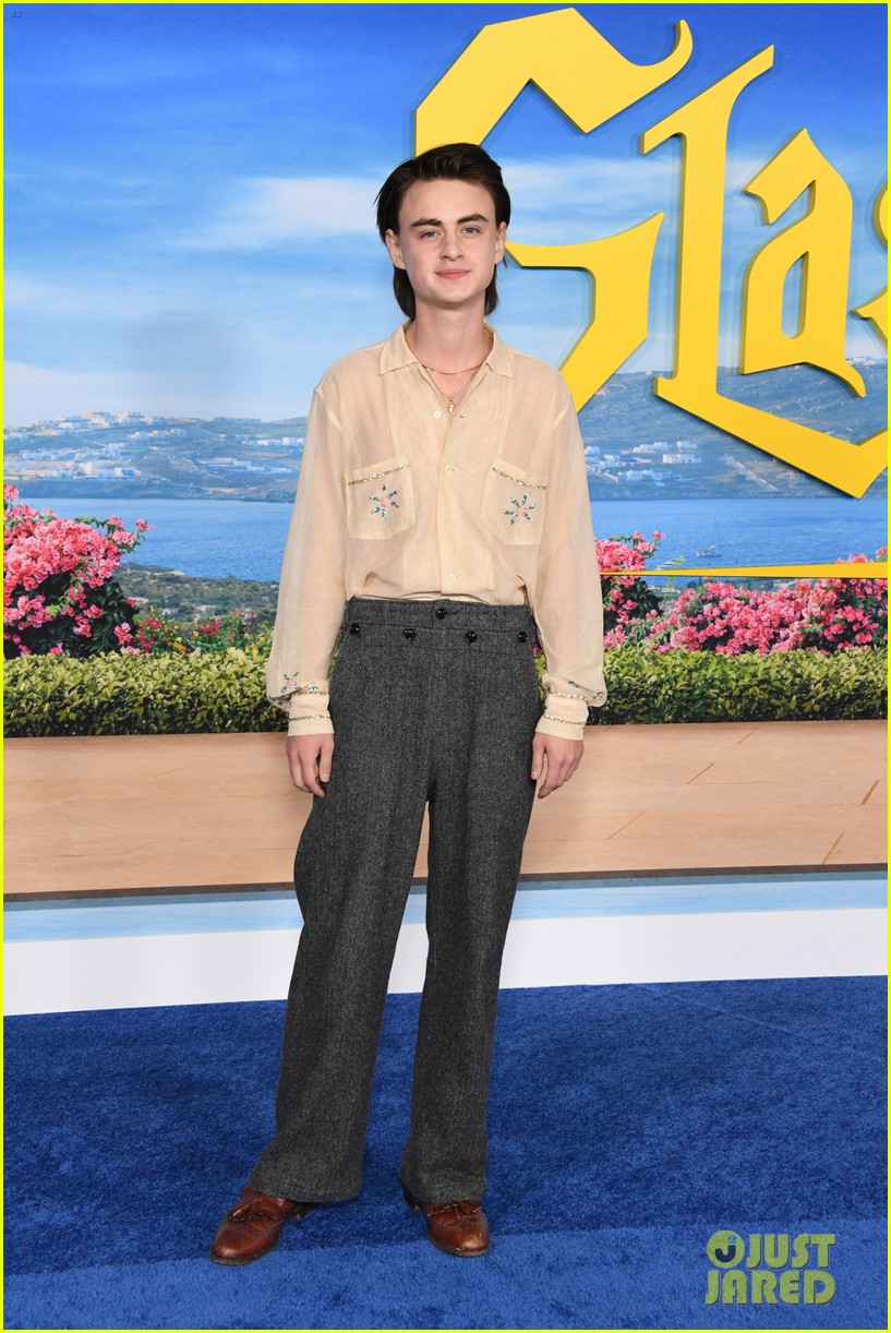 Jamie Lee Curtis, Katherine Langford & Jaeden Martell Support 'Knives